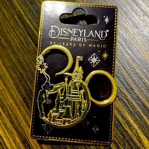 Disneyland Paris 30th anniversary Tinker bell and castle pin.
